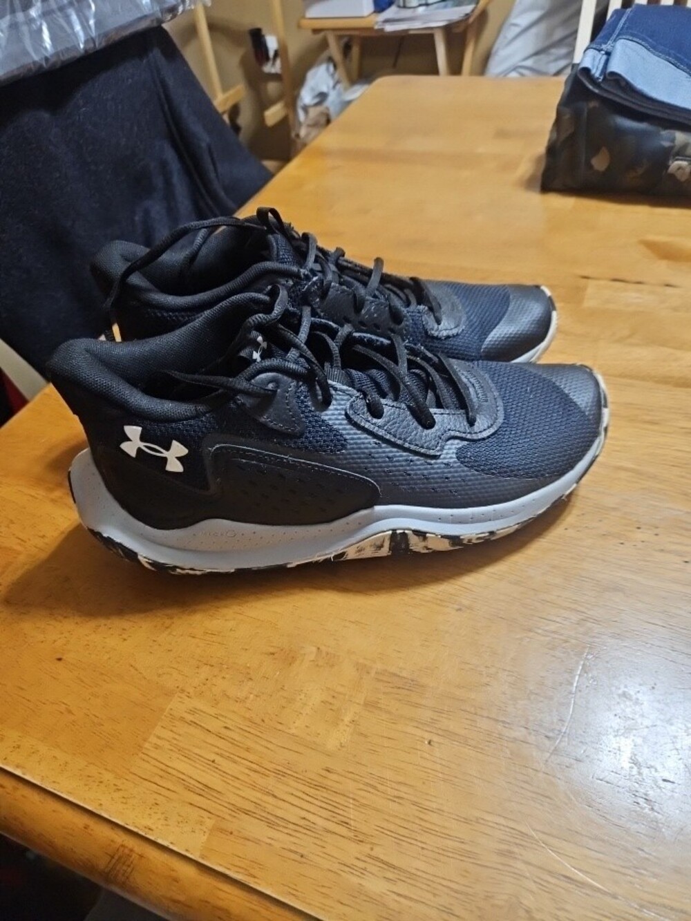Under Armour Unisex Shoes Black And Gray Mens 8 / Women 9.5